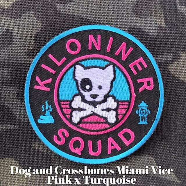 キロナイナー ドッグ＆クロスボーン ピンク ターコイズ モールパッチ KILONINER Dog and Crossbones Miami Vice Patch 3 Pink x Turquoise - Morale Patch / ハードウェア ベルクロ使用 パッチ…