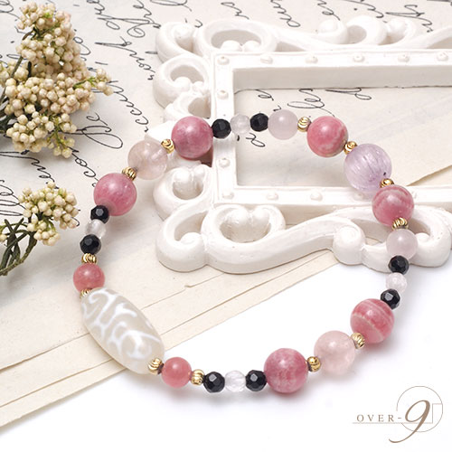 女王陛下のお気に入り ~老玉髄 白水蓮花天珠ブレスレット~【メール便不可】モルガナイト 4月誕生石 / インカローズ / クンツァイト / ローズクォーツ 10月誕生石 / ブラックスピネル