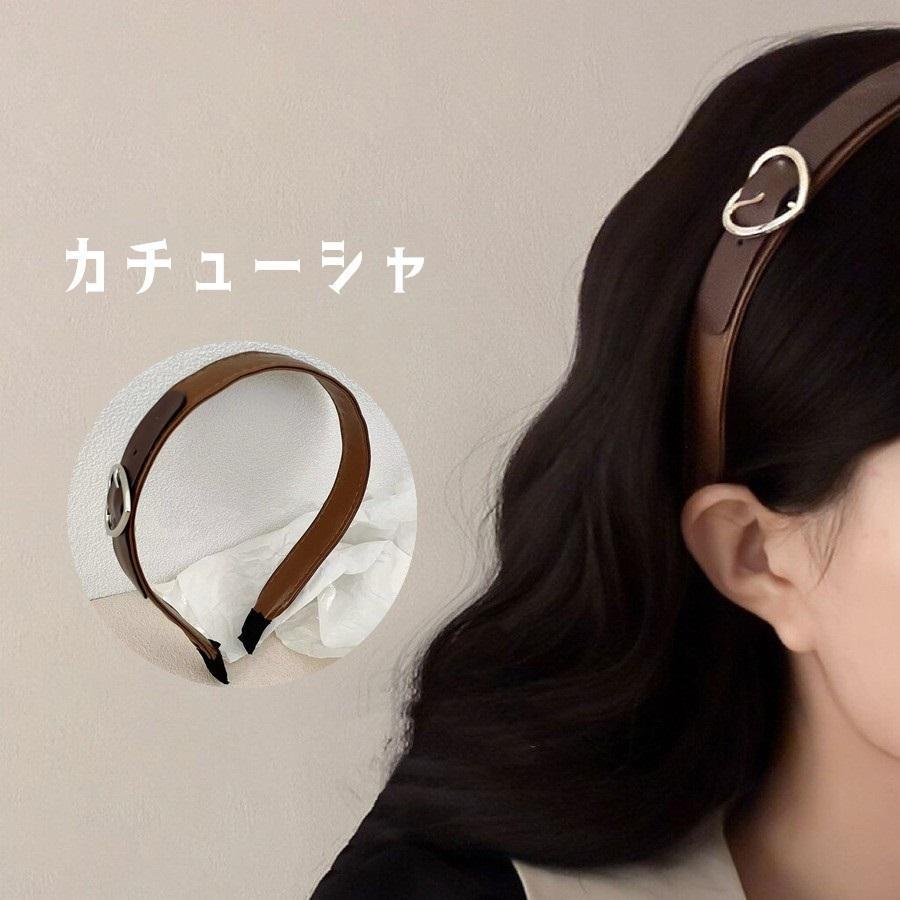 カチューシャ ヘアアクセサリー レディース 女性 婦人 髪飾り 髪留め まとめ髪 ヘアアレンジ レザー調 ベルト風 ハート フェイクレザー 幅広 かわ