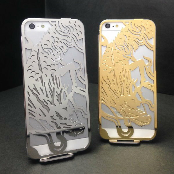 ステンレス製iPhon5/5Sケース（Stainless steel iPhobe5/5S case）［デザイン：龍］［表面仕上げ：ステンレス磨き仕上げ＋18金メッキ］