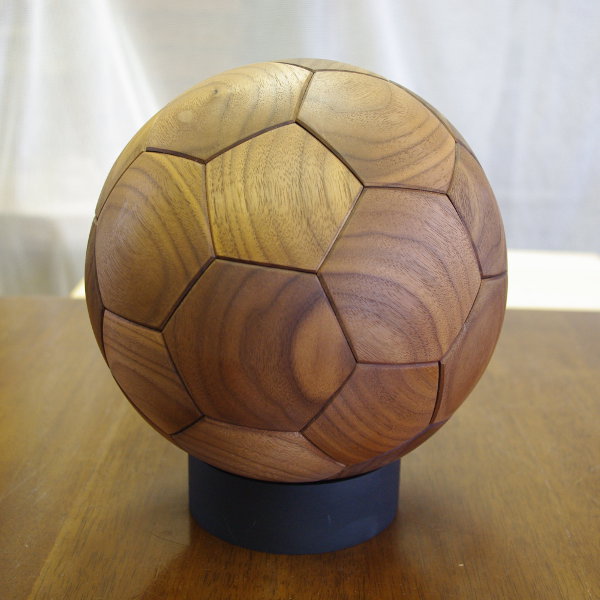 WOOD SOCCER BALL（木製サッカーボール）［素材：ウォールナット］