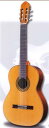 　 MANUEL FERNANDEZ /マヌエル・フェルナンデス　GUITARS　MF-23C MANUEL FERNANDEZ クラシックギターはスペインギターの伝統的な手工技術に加え、新しい製作手法を取り入れたスペインの本格的ギターです。 本物のスペインギターだけがもつ深み。 弾きこむごとに艶を増す音色と響き。 オワリヤ楽器はMANUEL FERNANDEZ ギターとの専属販売契約により直輸入しています。 オリジナルを大切にしながら、お届け直前に　専門技術者が「最終調整」をいたします。 一台ずつ　大切に　お届けいたします。 　 ポイント1 　品質 なんといっても自慢の品質。ギターの本場スペイン製は造りが違います。 だから音も、鳴りも、響きも一味違います。音楽性豊かなスペインの風土で育った職人の感性が盛り込まれた情熱のギターです。 ポイント2 単板 完成した時が最高のギターが世間にはたくさんあります。 売りやすいように薄く削ったトップで、最初は音が良く鳴るように聞こえるギターもあります。でも後は衰退していくだけ・・・これ以上は良くなりません。 こちらのギターは表板が単板（一枚板）のハンドメイド造り。弾きこむにつれ音の伝導がよくなり、楽器全体から音が鳴るようになります。どんどん弾きこんでください！可能性豊かなギターです。 ポイント3 &nbsp;魅力のある音 音楽の都スペインではクラシックは表板がシダー（杉）のギターが人気だそう。 シダーは音の鳴りがよく、特に低音が良く出ます。 MANUEL FERNANDEZ工房のスタッフは、「スイートな音がいいんだ。」と教えてくれました。 情熱のある心に響く演奏に、ぜひシダーギターをお試しください。 ポイント4 職人魂 愛情豊かに造られたギターです。少数精鋭のギター職人が、何台作っても一本一本オリジナルのギターを制作しています。 そんな真摯で優しい気持ちがいっぱいにつまっているから、品質が高くキープできるのです。これぞ、職人魂です。 Scale: 650mm Neck: Mahogany Width of the neck on the nut: 51,5mm Width of the neck on the 12 fret: 61,5mm Fingerboard: Rosewood Top: Solid Red Cedar (CANADA) 　カナダ産　単板レッドシダー Body: Dark Mahogany Width of the body on the 12 fret: 95mm Width of the body on the lower bout: 100mm Binding: Mahogany and white strips Bridge: Rosewood with 2 white strips Head Machine: Nickelメーカー希望小売価格はメーカーサイトに基づいて掲載しています