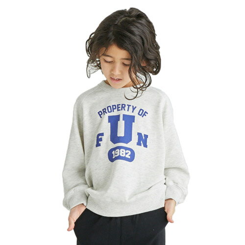 メーカー希望小売価格はメーカー商品タグに基づいて掲載しています ラグランになったデザインのプルオーバー。 ラグランなので、肩のまあるいシルエットが◎ アメカジテイストなロゴはデイリー使いにぴったりです。 ----- 透け感：無し 伸縮性：あり ポケット：無し 素材 T/C裏毛 本体：ポリステル 65％ 綿 35％　リブ部分：ポリエステル 63％ 綿 34％ ポリウレタン 3％ 原産国 中国 M(110-120cm)　身幅45cm 着丈48cm ゆき丈56cm L(130-140cm)　身幅49cm 着丈54cm ゆき丈66cm XL(150-160cm)　身幅54cm 着丈62cm ゆき丈76.5cm F(160-170cm)　身幅59cm 着丈70cm ゆき丈82cm こちらの商品はSALE商品の為、返品・交換を承るこ事が出来ません。 あらかじめご了承お願い致します。