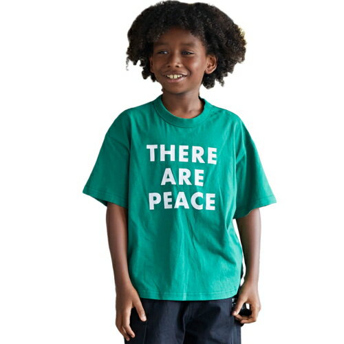 メーカー希望小売価格はメーカー商品タグに基づいて掲載しています 夏にマストなロゴTシャツ。 1枚で着用してもサマになるように計算されたシルエット。 柔らかい綿100％の天竺生地を使用しています。 裾がラウンドされたデザインで、インナーのチラ...