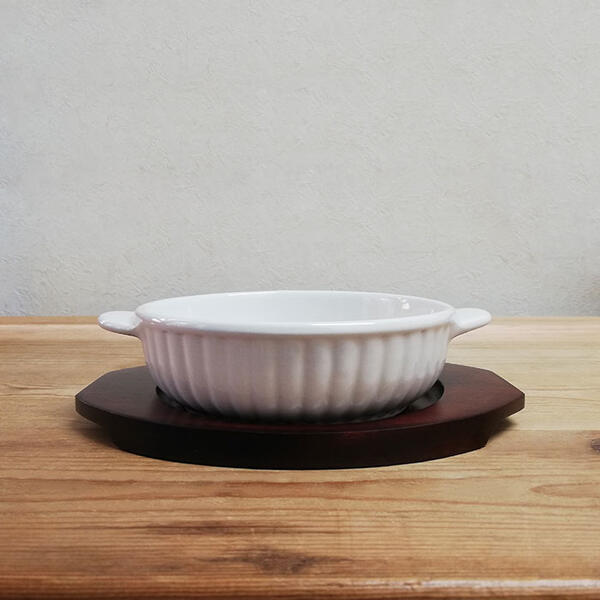 【取寄品】 萬古焼 立筋グラタン皿 丸 Sサイズ 木台付き ＜ホワイト＞耐熱皿 耐熱食器 丸型 丸形 丸い 1人用 一人用 グリルパン グリルプレート オーブン皿 シンプル アヒージョ 電子レンジ対応 オーブン対応 ギフト プレゼント お祝い 日本製 owlkitchen-10001498 キッチン用品・食器のOwl Kitchen サンプル画像2