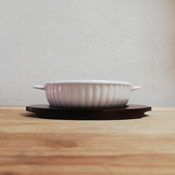 【取寄品】 萬古焼 立筋グラタン皿 丸 Sサイズ 木台付き ＜ホワイト＞耐熱皿 耐熱食器 丸型 丸形 丸い 1人用 一人用 グリルパン グリルプレート オーブン皿 シンプル アヒージョ 電子レンジ対応 オーブン対応 ギフト プレゼント お祝い 日本製 owlkitchen-10001498 キッチン用品・食器のOwl Kitchen サンプル画像3