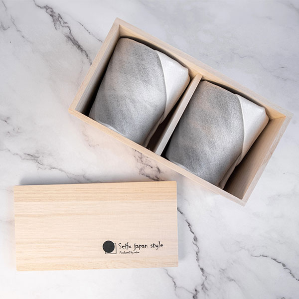 【取寄品】 金銀流し ロックカップペア 木箱入りペアセット 焼酎グラス 焼酎カップ ロックグラス フリーカップ コップ 酒器 日本酒 お酒 おしゃれ モダン 和風 かっこいい 食洗機対応 ギフト プレゼント お祝い 父の日 結婚祝い 陶器 日本製