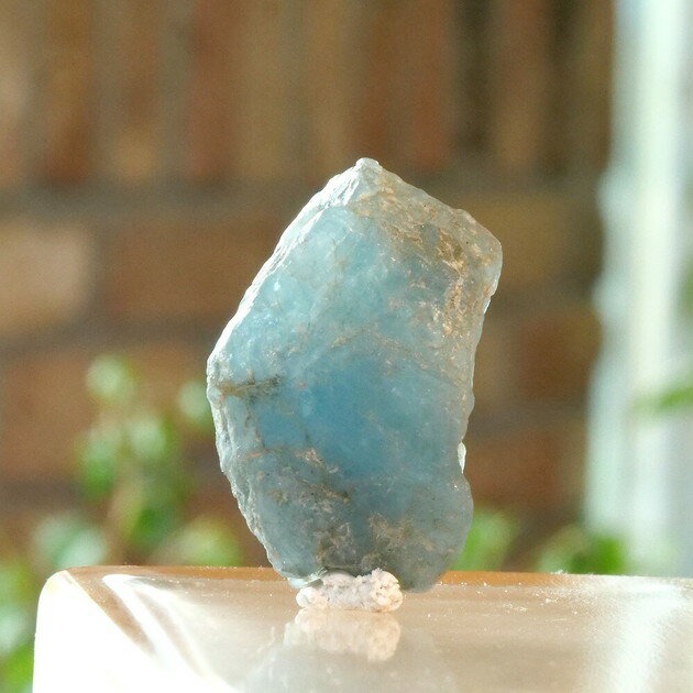　★　Item Info 【石の名前】 アクアマリン 【産地】 不明 【石の大きさ】 画像をご確認ください。 【重さ】 13.3g 【カラット】 66.5ct 【備考】Aquamaline ウォーターメロントルマリン ベリル（緑柱石）の一種で淡い青色から深い青色までの海のような青色のものを言います。 この鉱物の青色は、中に混入された鉄元素によって着色されたものです。 ラテン語で水の意味のaqua(アクア)と海の意味のmarinusに由来していてます。