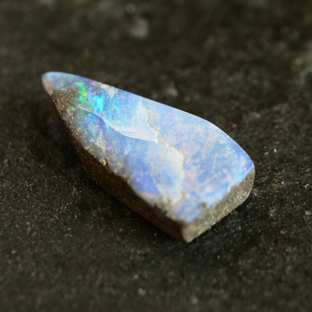 　★　Item Info 【石の名前】 オパール 【産地】 オーストラリア 【石の大きさ】 画像をご確認ください。 【重さ】 2.3g 【カラット】 11ct 【備考】Apatite オパール オパールは水中で微小な珪酸球が沈殿し、岩石の隙...