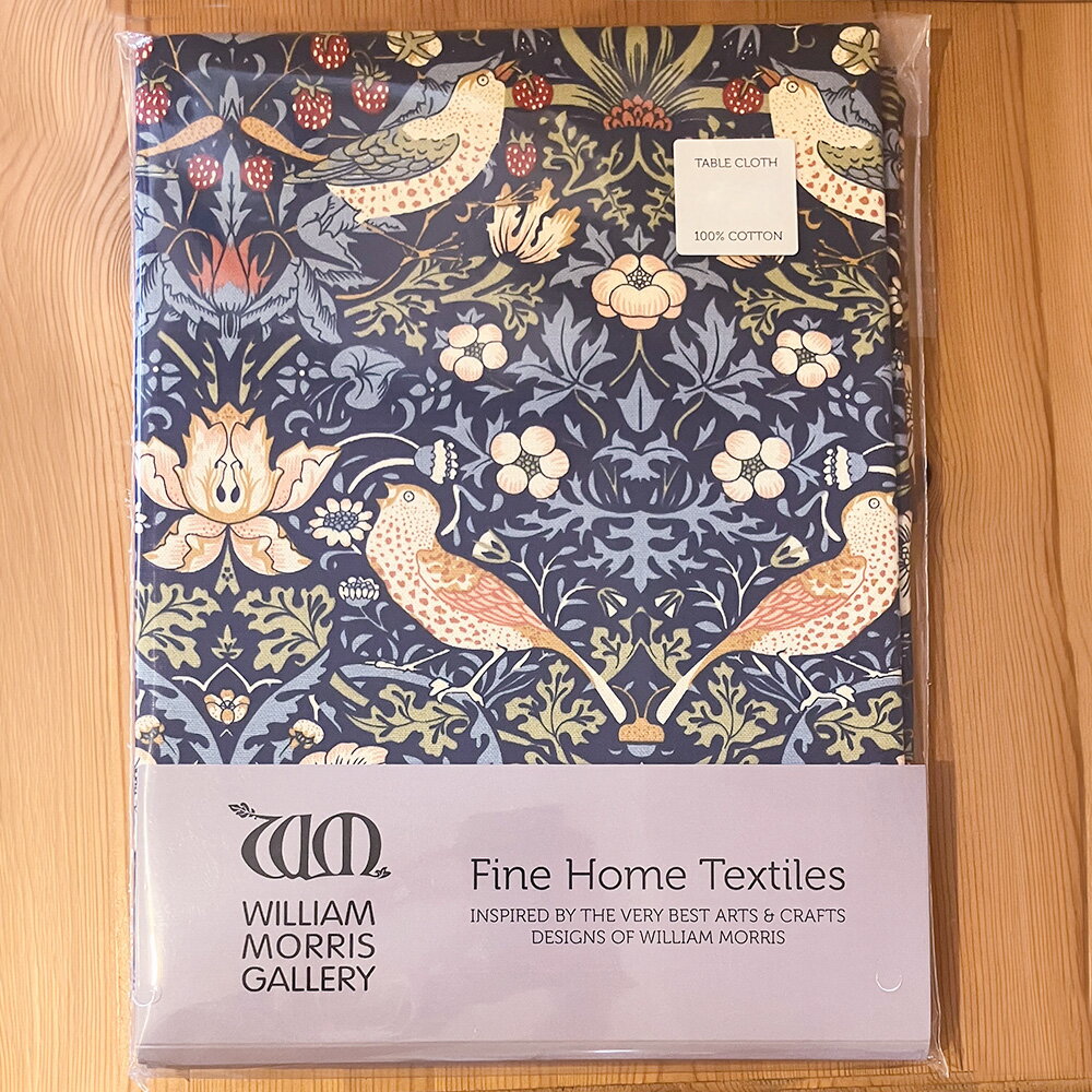 Le Chateau 英国製 ウィリアムモリス コットンテーブルクロス 長方形 132 x 178cm いちご泥棒スレイト Strawberry Thief Navy LCTBCGYCTR17878