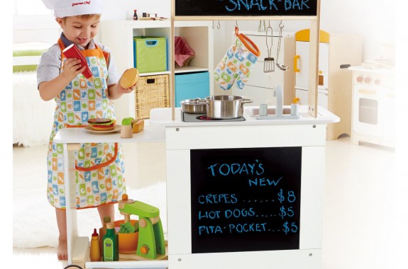 【送料無料】Hape(ハペ) クッキン　サーブキッチン E3126のサムネイル