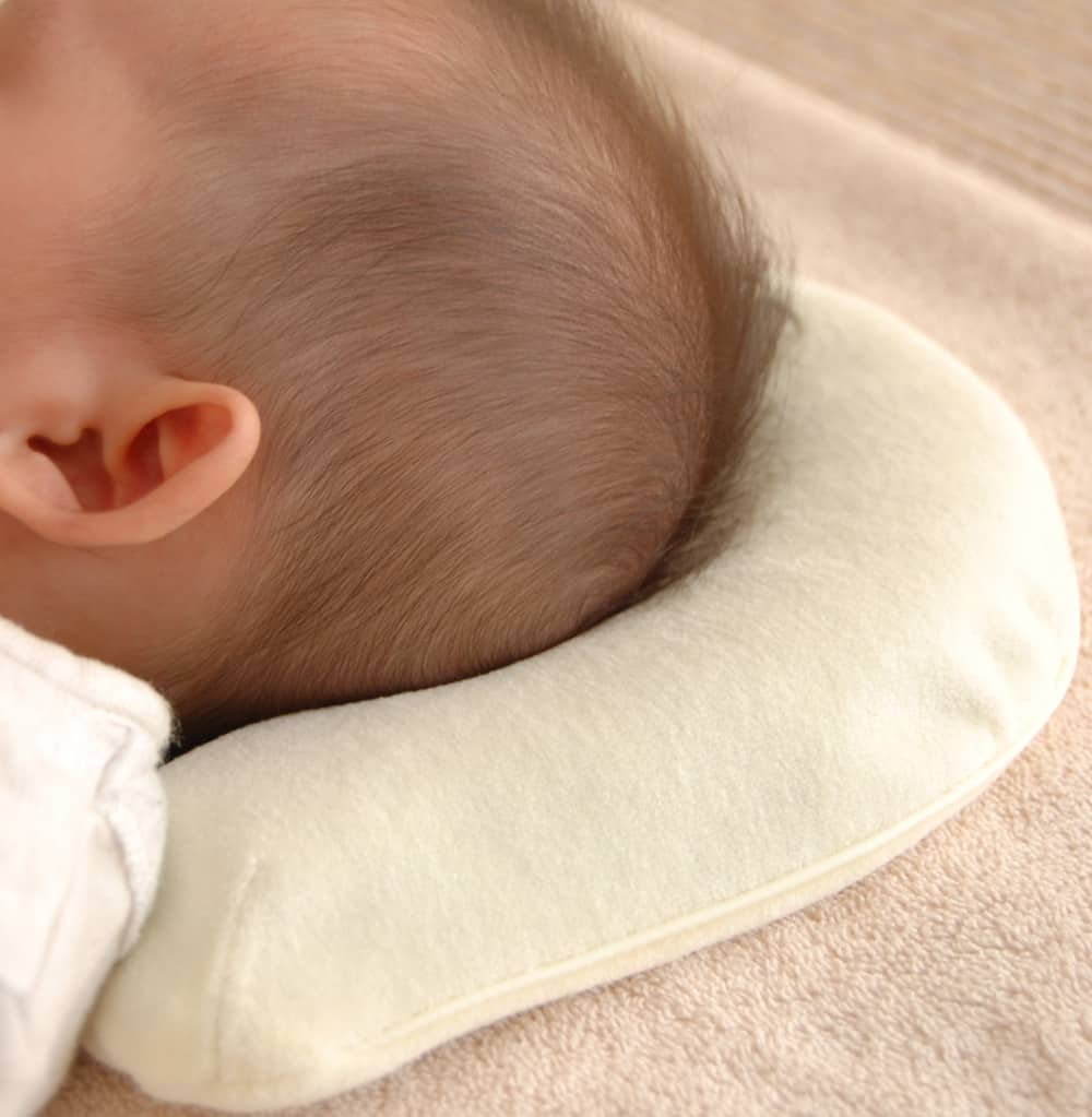 助産師監修 新生児にベビー枕は使ってもいい タオル枕の作り方や注意点から おすすめのベビー枕まで 小学館hugkum