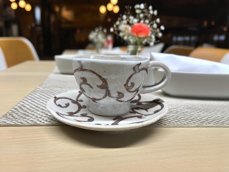 美濃焼 白唐草 コーヒーカップ&ソーサー 大人かっこいい 美濃焼 マグカップ おしゃれ カフェ 渋い デザイン 大きな コーヒーカップ 陶器