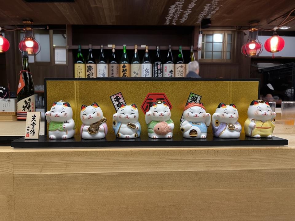 樂天商城 - 彩絵 七福神 招き猫 大 注意：箱汚れ有り　商品は新品です。まねきねこ 招き猫 置物 招き猫 かわいい 招き猫 開店祝い 招き猫 薬師窯 招き猫 右手 プレゼント 男性 開店 祝い プレゼント おしゃれ カフェ 開店祝い プレゼント 新築祝い プレゼント 友人 引っ越し