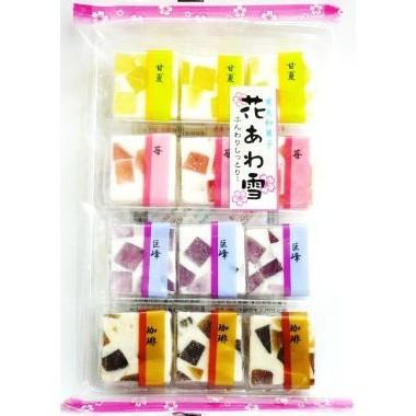 4種の味の寒天ゼリーをメレンゲムースで包んだふわふわの和菓子ゼリーお菓子 。巨峰、いちご、甘夏、コーヒーの4つの味が楽しめます。 ふんわりしっとりの優しい和菓子。日本茶、コーヒーにもよく合うお菓子です。 ※商品の規格変更などにより、パッケージや製品記載の内容等、異なる場合がございます。 ※メーカーの都合上、商品リニューアルとなりました際は、リニューアル後の商品をお送りしますこと、何卒ご了承下さい。 商品名 花あわ雪 メーカー名 津山屋 内容量 1袋 12個 賞味期限 メーカー製造より180日 原材料 水飴、砂糖、オリゴ糖、卵白、粉末オブラート、寒天、でん粉、はちみつ、コーヒー、乾燥いちご、加工品（砂糖、でん粉、デキストリン、水飴、いちご、いちご濃縮果汁）、リキュール、巨峰果汁、みかん果汁、香料、酸味料、赤キャベツ色素、クチナシ青色素、ベニコウジ色素、ベニバナ黄色素、（原材料の一部に小麦、大豆を含む） 保存方法 直射日光、高温多湿はお避けください。 備考 ・大量注文の場合は発送までにお時間を頂く場合があります。業務用やイベント等に必要な場合はお問い合わせください。・数量がご希望に添えない場合がございますのでその際は当店からご連絡させていただきます。 JANコード 4904537001423■メーカー終売・規格変更・パッケージ変更等について ご注文済みの商品がメーカの都合上、終売、名称変更・内容量変更等々になっている場合があります。 また、大変申し訳ございませんが弊社の規格変更などの修正漏れ（遅れ）、メーカー案内漏れ（遅れ）などの場合がございますので予めご了承ください。 商品内容量減量でJANコードを変更しない商品なども多々ございます。 誠に申し訳ありませんが、ご了承の上、お買い求めください。 商品説明変更・規格変更等々、出来る限り更新しておりますので、変更漏れなどの場合は何卒ご容赦ください。 ※画像はあくまでも参考画像です。 ■食品商品の賞味期限について メーカー表記の賞味期限に近い商品を発送するように心がけております。 店内の在庫商品を発送する場合に関しても1ヶ月以上期限が残っている商品を発送しております。 特価商品につきましては、期限の残日数が少ない場合がございます。 ※半生系のお菓子 商品の特性上、元々賞味期限の短い商品がほとんどです。 発送する商品に関しましても他の商品より賞味期限が短くなりますのでご了承ください。 ■取り扱い商品・欠品等について ・メーカー休売・終売・弊社取り扱い中止の際は、ご容赦ください。 ・入荷待ち（欠品）商品・大量注文の場合は発送までにお時間を頂く場合があります。また、業務用やイベント等に必要な場合はお問い合わせください。 ・実店舗と並行して販売しております。在庫の更新が間に合わず、ご注文数量がご希望に添えない場合がございますのでその際はご容赦ください。 ※商品毎に注意事項が異なります。ご購入の際は備考欄とページ下部説明をご覧になった上でのご購入をお願いいたします。 ※詳細は自動返信メールの後、当社より再度2度目の確認メールにてお知らせいたします。自動返信メールが届かない場合はメールアドレスの記載間違え等の可能性がございますので、再度ご確認下さい。