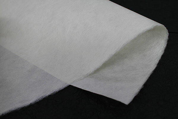 サイズ：約96-100cm巾×1m単位カット売り厚み：並 (平均33-41g/m2)色：未晒原料：楮産地：高知灰煮・サイズ入り例えば2m必要な場合は個数を「2」としてください。にじみ止め加工をした機械抄きの純楮紙です。やや透ける程度の厚みで版画用としては薄手ですがしっかりとした紙です。簀の目が目立たない方が良い場合にも。高価ですが丁寧に作られた上質な紙です。