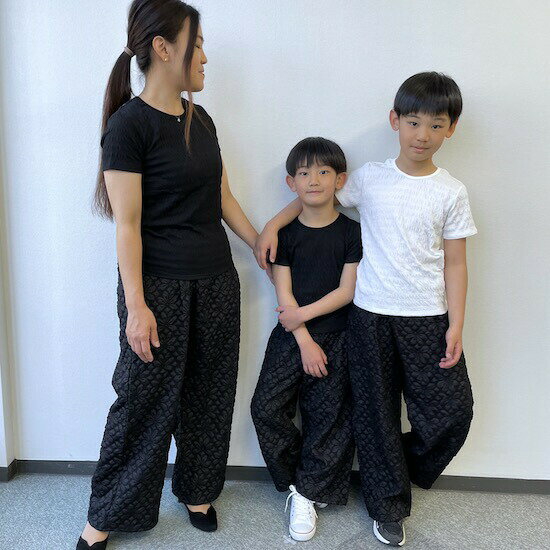 Rakuten - 【メーカー価格5390円】garcon la raison 半袖Tシャツ シャーリング素材 柄織り 女の子 男の子 キッズ 夏 半袖 Tシャツ トップス モノトーン モード系 ギャルソンラレゾン 32211B
