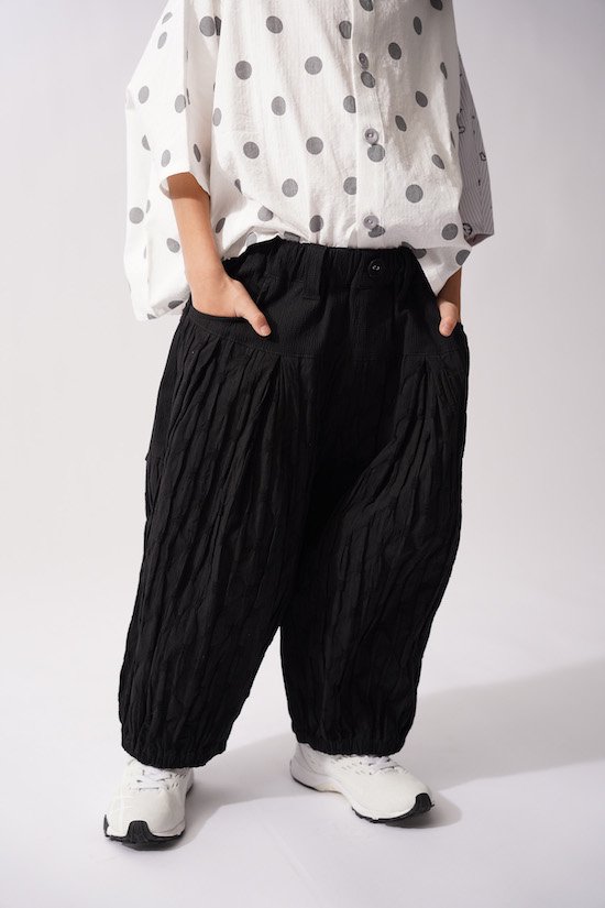 Rakuten - 【メーカー価格23100円】garcon la raison ワイドパンツ 切替 シャーリング素材 女の子 男の子 キッズ ゆったり 両ポケット付き ウエストゴム 長ズボン ズボン ロングパンツ ボトムス 10分丈 モノトーン モード系 ギャルソンラレゾン 41614T