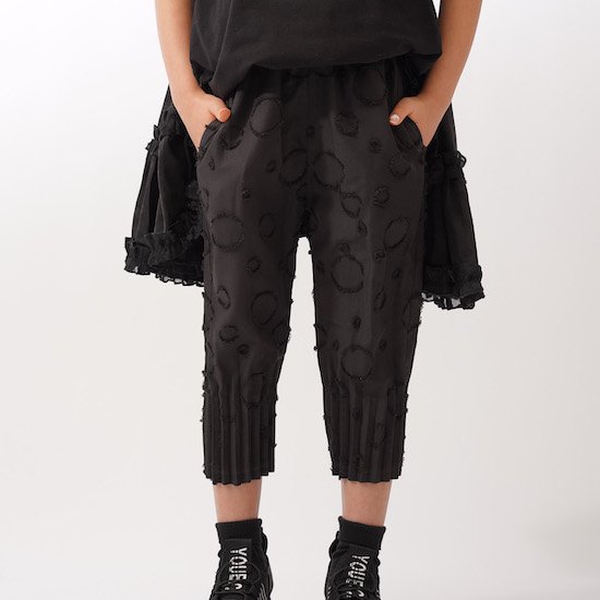 Rakuten - 【メーカー価格16500円】garcon la raison 8分丈クロップドパンツ 裾しわ加工 ドットジャガード素材 両ポケット付き 女の子 男の子 キッズ 水玉 ズボン ボトムス モノトーン モード系 ギャルソンラレゾン 42620T
