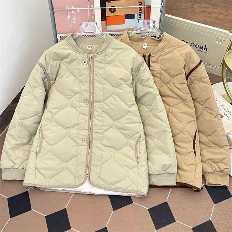 綿入りジャケット 男性用 中綿入りジャケット スタンドカラー 20代 30代 春秋冬 普段使い 部屋着 ポリエステル 豆緑 ブラウン・カテゴリ: 綿入れ・スタイル: ストリート・デザイン: カーディガン・フィットタイプ: ルーズ・フロント: ジッパー・フード: なし・厚さ: 厚手・柄: -・対象年齢層: 18-24歳・主な素材: ポリエステル・裏地: ポリエステル・・シーン: カジュアル・袖丈: 長袖・ディテール: -・ポケット: サイドシームポケット・裾: ストレート・着丈: ミドル丈(50-65cm)・襟: 立ち襟・対象: メンズ・色: グリーン.ブラウン・サイズ: M.L.XL.2XL
