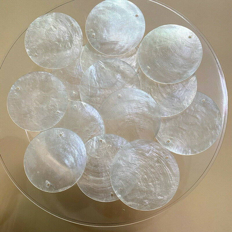 【100枚】送料無料 DIY飾り物 貝殻風鈴 diy チャーム 多機能 シェル デコパーツ アクセサリー ピアス 円形 パーツ チョーカー チャームペンダント アクセサリーパーツ 飾り物 ジュエリー作り レディース デコキット クラフト手芸 作りキット 楽天海外通販