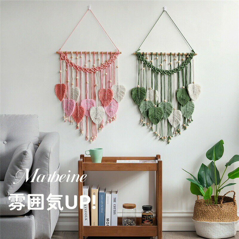 商品説明商品内容タペストリー素材コットン、木生産国中国サイズ約50*70CM※平置き採寸になります。実際のサイズとは誤差が出る場合がございますので、参考サイズとしてご覧ください。注意書き※商品写真は、できる限り現品を再現するように画像処理などの補正を行っておりますが、ご利用のモニターや環境により差異が生じます。予めご了承ください。※画面保護フィルムの形状により本製品と併用できない場合がございます。※材質の特性上、折り曲げたり強い衝撃を与えますと破損する恐れがございます。着脱の際などお取扱いにご注意ください。※本製品ご使用における人体・スマートフォン本体を含む持ち物・データなどの損傷、破損に対し、弊社は一切の責任を負いかねます。※細部のデザイン等が予告なく変更になる場合がございます。※生地の特性上、多少ニオイがある場合がございますが、日陰干しで数日干していただくか、あるいは数回ご使用していただく間に、 ニオイは気にならなくなります。※上記の数値は、実測によるものです。多少の誤差はご容赦ください。※仕様は予告なく変更される場合があります。（ご使用に差し支えない程度）その他・ご注文後、5営業日以内に配送手続きをいたします。配送作業完了後、5〜9日程度でのお届けとなります。（詳しい納期情報が商品ページにてご確認ください）?当店でご購入された商品は、原則として、「個人輸入」としての取り扱いになり、中国からお客様のもとへ直送されます。?通関時に関税?輸入消費税が課税される可能性があります。?個人輸入される商品は、全てご注文者自身の「個人使用?個人消費（日本に居住する者に寄贈される物で、当該寄贈を受ける者の個人的な使用に供される場合を含みます。）」が前提となります。第三者への譲渡?転売が法令で禁止されるもの（医薬品、医薬部外品、化粧品等を含みますが、これに限られません。）もございますのでご注意下さい。?一部商品は国内の提携先倉庫から配送されます。?国内配送の商品は国内でのお買い物と同じく消費税が発生いたします。関税はかかりません。
