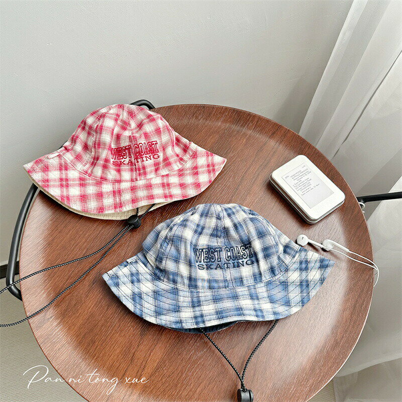 送料無料 キッズ/大人 帽子 サファリハット 両面着用可能 格子柄 韓国ファション UVカット 日よけ あご紐付け ネックガード 春 夏 男の子 女の子 ぼうし かわいい お出かけ 紫外線対策 折りたためる ハイキング アウトドア 海遊び 旅行 遠足 写真撮影 楽天海外通販
