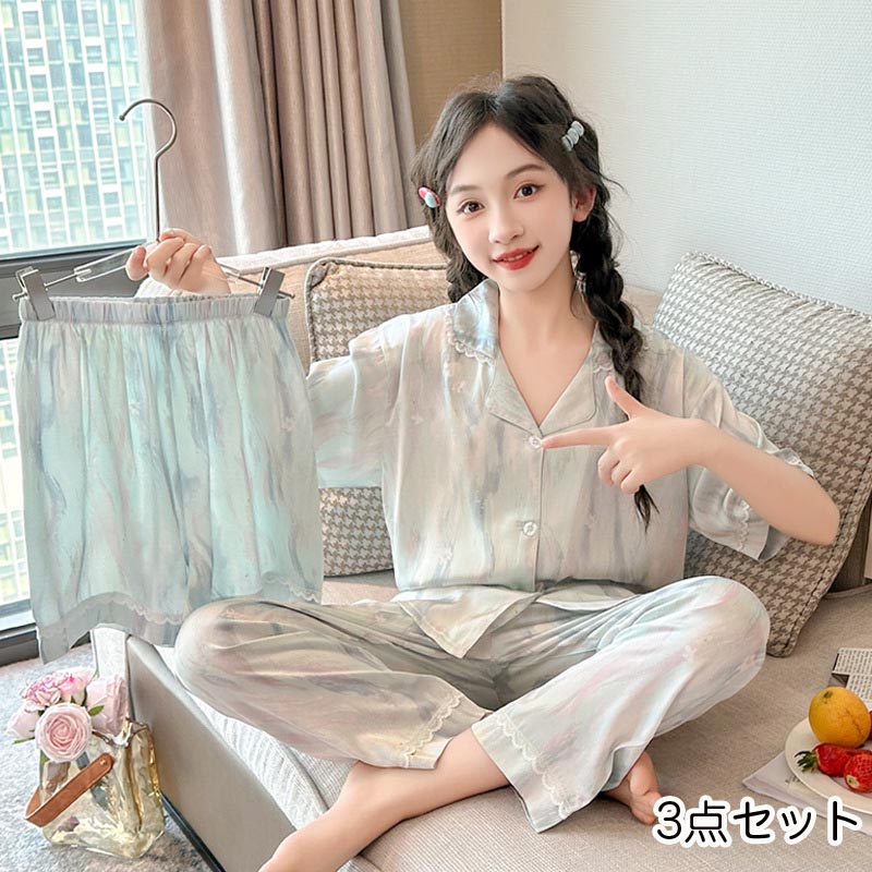 商品説明商品内容ルームウェア素材ボリエステル生産国中国サイズ画像参考衣類や下着類洗濯表示とお洗濯◆大切な衣類をより長くご使用いただくために、お洗濯の際には商品に付いている洗濯表示ご確認いただいてからお洗濯されることをおすすめします。◆特にブラジャー等は洗濯表示に従って丁寧にお洗濯してください。◆色落ちの可能性がある衣類は単品手洗いでお願いいたします。その他■画像の色と実商品の色撮影時のライト或いはお客様がご利用のPCやスマホの画面の影響（明暗）により、商品説明の画像と実際の商品の色が異なって見える場合がありますが、どうぞ予めご了承のうえご注文頂きますようお願い致します。■生産時期の違いによる色やデザインの違いも同一商品メーカーの生産時期や生産ロットにより、同じ商品でも色の出方（濃淡）が多少異なったり、希にデザインのマイナーチェンジがあり商品説明の画像と若干異なったりすることもありますが、いずれの場合も同一商品（通常商品）とさせていただいており、不良品の対象ではございません。どうぞ予めご了承のうえご注文頂きますようお願い致します。