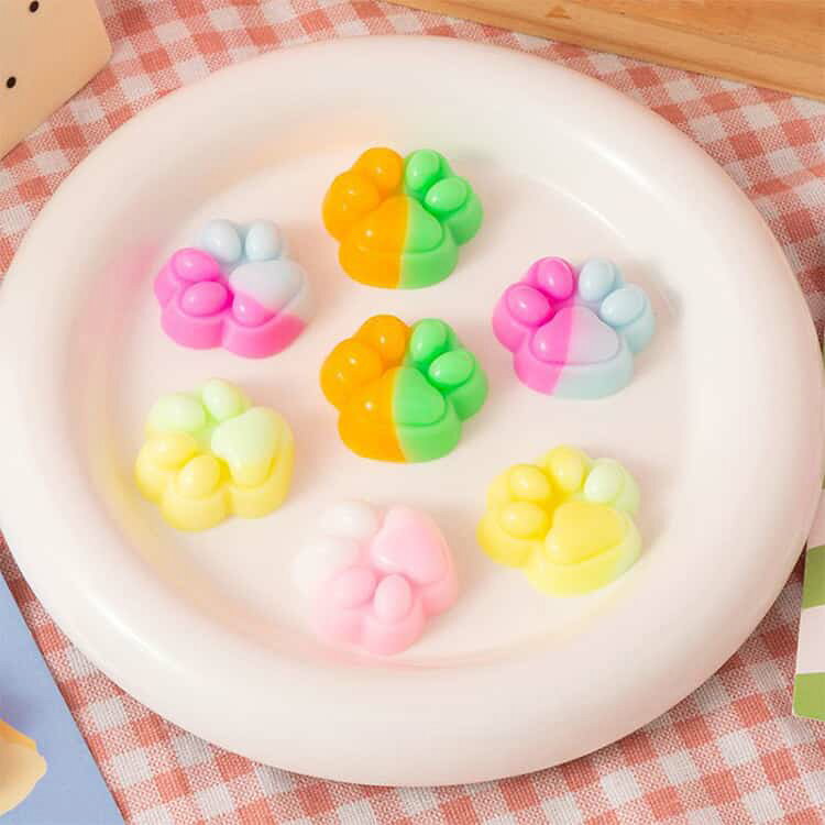 50点入り 肉球 もちもち もっちり ぷくぷく スクイーズ カラフルでかわいい肉球 シールに貼る 癒しグッズ 立体 3D カラフルでかわいい肉球 ストレス 飾り DIY用 肉球シール 解消 装飾 おしりシール ぷにぷに プニプニ パーツ ムニムニ デコパーツ p-needs-10029985 P-NEEDS サンプル画像2