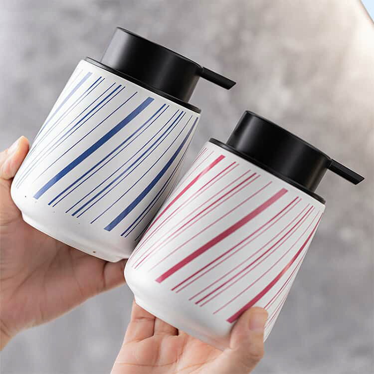 新色！ソープディスペンサー 泡 手動 陶器 ハンドソープボトル 押しタイプ ポンプ式 手洗い セラミック 広口 詰め替え ハンドソープ食器洗剤用 泡ソープ オシャレ かわいい 台所 キッチン 洗面所 トイレ お風呂場 プレゼント ギフト 送料無料 3