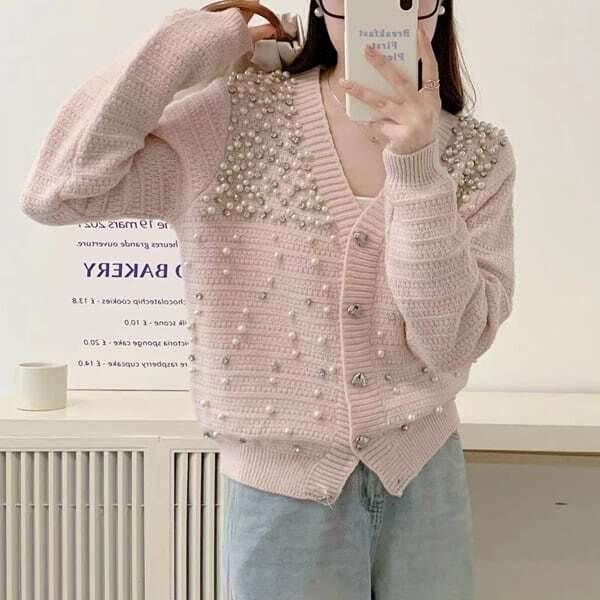 Rakuten - パール ニット Vネック カーディガン レディース ニット カーディガン 羽織 長袖 Vネック 襟なし フェミニン ビジュー ニット かわいい きれいめ 上品 ガーリー ロマンティック 高見え 無地 春 秋 冬 オフィス ビジネス OL 通勤 学生 学校 通学 デート 普段使い 着回し