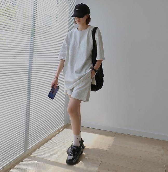 セットアップ レディース ラウンドネック 5分袖 ロールアップ ショートパンツ ウエストゴム シャツイン ワイドレッグ 細見え シンプル 無地 ラフ 楽ちん 涼しい ストリート カジュアル ルーズ ゆったり リラックス 大人 可愛い 韓国 着回し 普段着 お出かけ おうち時間
