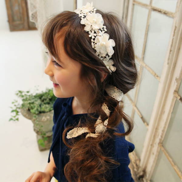 P-NEEDSのヘアアクセサリー カチューシャ キッズ 子供 髪飾り 花冠 レース フラワー おしゃれ 可愛い かわいい 女の子 赤ちゃん リボン 花 ヘッドドレス ヘアバンド フォーマル 結婚式 発表会 ピアノ 入園 入学式 卒園式 プレゼント 送料無料(アパレル)｜アングル2