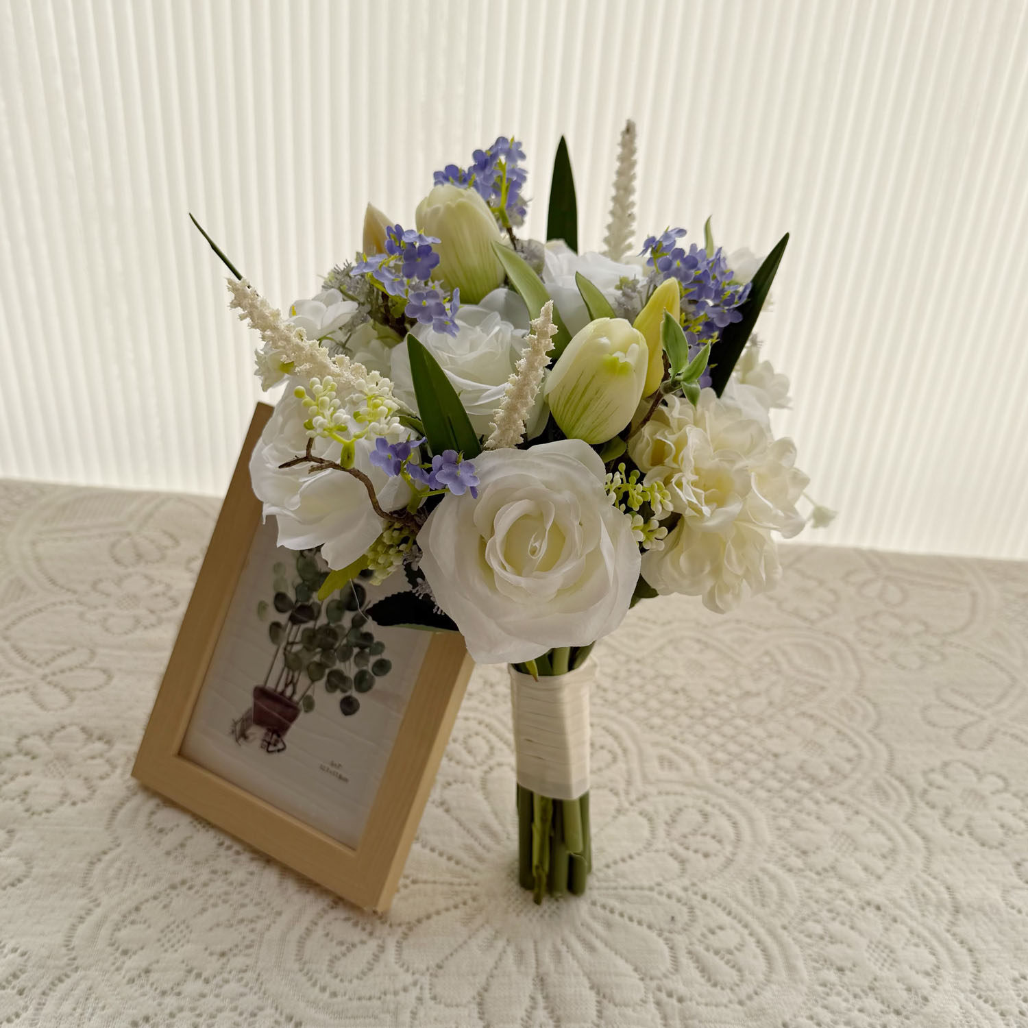ホワイトブルー ブーケ カラー 白 チューリップ　薔薇 花束 ブーケブーケウェディングブーケ/造花ブーケ/ブライダルブーケ/ラウンドブーケ/トスブーケ/結婚式/花束　卒業 入学 壮瞥 父の日 お中元 ひな祭り 桃の節句 誕生日 花ギフト お供え 開店祝い