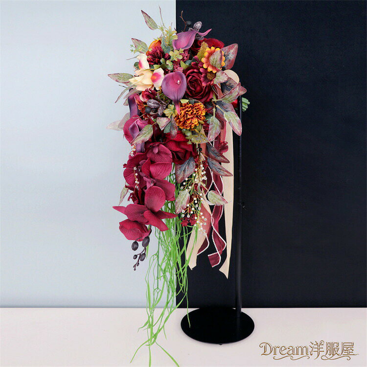 P-NEEDSのパープルレッド　キャスケードブーケ 　カラーブーケウェディングブーケ/造花ブーケ/ブライダルブーケ/ドロップブーケ/トスブーケ/結婚式/花束サイズ約36*75cm｜アングル2