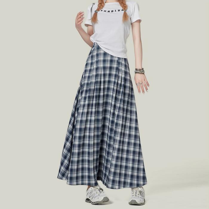 存在感のあるチェック柄が可愛いロングスカート。 サイドがプリーツになったフレアデザインでボリューム感のあるシルエットもポイント。 甘めでもカジュアルでもハマる1枚です。 【カラー】 ブルー 【サイズ】 S／M／L／XL 【サイズ詳細】 S:ウエスト64cm　ヒップ86cm　着丈75cm M:ウエスト68cm　ヒップ90cm　着丈76cm L:ウエスト72cm　ヒップ94cm　着丈77cm XL:ウエスト76cm　ヒップ98cm　着丈78cm 【モデル】 モデル身長：不明 着用サイズ：不明 【注意事項】 お手持ちのパソコン・スマートフォン・携帯の画面により、商品のお色に若干の差がある場合があります。 ノーブランド商品の中には、タグや生産表示がないものもあります。 寸法の表記のある商品につきましては、買付け先の生産表記のため、測り方により1〜3cmほど誤差がある場合がございます。 サイズ交換、お色交換などの返品や交換は行っておりませんので、サイズ・カラーを十分にお確かめの上、ご購入をお願い致します。 海外製品は日本のものに比べて縫製が粗い場合がございます。糸の始末が悪い、ファスナーが上がりにくい、ボタンのつけ方が甘いということは海外基準では返品対象となりませんので、ご理解の程よろしくお願い致します。 ボタン穴について海外製品のため、稀に開いていない場合がありますが返品対象外になります。ボタン穴の開け方についてはネット検索いただくか、お問い合わせいただければ、ご案内させていただきますのでお気軽にご質問ください。 返品の際には商品画像と外側宛名画像がないと返品受付致しかねますので必ずご準備いただきますよう、宜しくお願い致します。 5199存在感のあるチェック柄が可愛いロングスカート。 サイドがプリーツになったフレアデザインでボリューム感のあるシルエットもポイント。 甘めでもカジュアルでもハマる1枚です。 【カラー】 ブルー 【サイズ】 S／M／L／XL 【サイズ詳細】 S:ウエスト64cm　ヒップ86cm　着丈75cm M:ウエスト68cm　ヒップ90cm　着丈76cm L:ウエスト72cm　ヒップ94cm　着丈77cm XL:ウエスト76cm　ヒップ98cm　着丈78cm 【モデル】 モデル身長：不明 着用サイズ：不明 【注意事項】 お手持ちのパソコン・スマートフォン・携帯の画面により、商品のお色に若干の差がある場合があります。 ノーブランド商品の中には、タグや生産表示がないものもあります。 寸法の表記のある商品につきましては、買付け先の生産表記のため、測り方により1〜3cmほど誤差がある場合がございます。 サイズ交換、お色交換などの返品や交換は行っておりませんので、サイズ・カラーを十分にお確かめの上、ご購入をお願い致します。 海外製品は日本のものに比べて縫製が粗い場合がございます。糸の始末が悪い、ファスナーが上がりにくい、ボタンのつけ方が甘いということは海外基準では返品対象となりませんので、ご理解の程よろしくお願い致します。 ボタン穴について海外製品のため、稀に開いていない場合がありますが返品対象外になります。ボタン穴の開け方についてはネット検索いただくか、お問い合わせいただければ、ご案内させていただきますのでお気軽にご質問ください。 返品の際には商品画像と外側宛名画像がないと返品受付致しかねますので必ずご準備いただきますよう、宜しくお願い致します。 5199