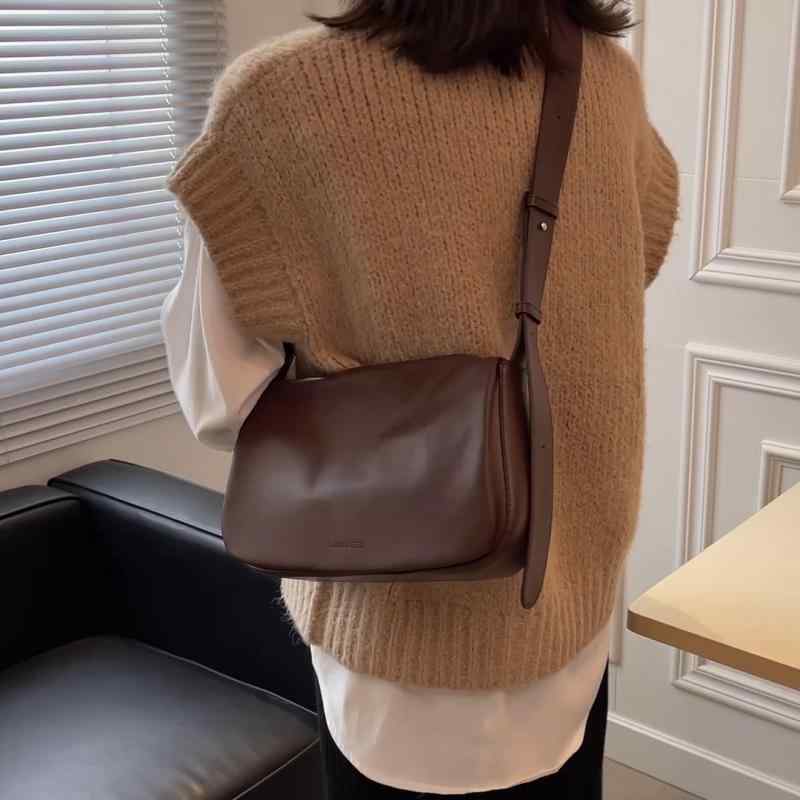 ベージュ 無地 黒 シンプル 大容 斜めがけ バッグ バック ワンショルダー 茶色 レディース メッセンジャーバッグ レトロ 肩がけ