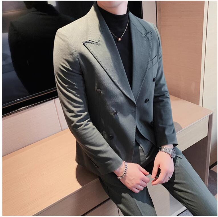 素材 ポリエステル 仕様内容 2点セット：ジャケット＋パンツ カラー グリーン、グレー、ブルー サイズ サイズ表をご参考ください 注意事項 △スパンコールは元々取れやすい素材です。予めご了承ください。 △商品写真はできる限り実物の色に近づけるよう加工しておりますが、 お客様が使用するパソコンのモニター設定や部屋の照明により多少色の変化が感じられる場合がございます。 △表記しているサイズは平置きで採寸ですので、若干の誤差が生じる場合がございます。予めご了承下さいませ。 △生地の特性上、やや匂いが強く感じられるものもございます。 数日のご使用や陰干しなどで気になる匂いはほとんど感じられなくなります。 △糸のほつれなどについては(お客様自身でカットしていただける、 着用に問題の無い範囲のもの)返品・交換の対象外とさせて頂きますのでご了承下さいませ。 △機械による生産の為、生地の継ぎ目の若干のズレやほつれなど、形やサイズに多少の誤差が生じる場合がございます。 △また、混紡繊維によって生地の織りに他繊維が混紡している場合もございますが品質上の問題はございません。素材 ポリエステル 仕様内容 2点セット：ジャケット＋パンツ カラー グリーン、グレー、ブルー サイズ サイズ表をご参考ください 注意事項 △スパンコールは元々取れやすい素材です。予めご了承ください。 △商品写真はできる限り実物の色に近づけるよう加工しておりますが、 お客様が使用するパソコンのモニター設定や部屋の照明により多少色の変化が感じられる場合がございます。 △表記しているサイズは平置きで採寸ですので、若干の誤差が生じる場合がございます。予めご了承下さいませ。 △生地の特性上、やや匂いが強く感じられるものもございます。 数日のご使用や陰干しなどで気になる匂いはほとんど感じられなくなります。 △糸のほつれなどについては(お客様自身でカットしていただける、 着用に問題の無い範囲のもの)返品・交換の対象外とさせて頂きますのでご了承下さいませ。 △機械による生産の為、生地の継ぎ目の若干のズレやほつれなど、形やサイズに多少の誤差が生じる場合がございます。 △また、混紡繊維によって生地の織りに他繊維が混紡している場合もございますが品質上の問題はございません。