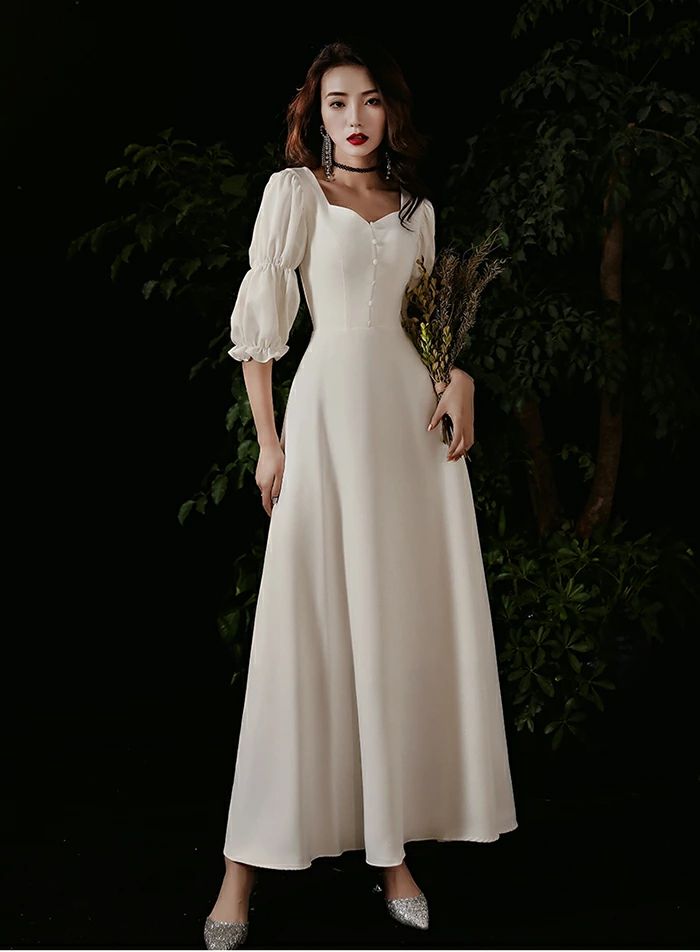 結婚式やお呼ばれ、演奏会、2次会、成人式、謝恩会、ブライダルなどにもピッタリなドレスを多数取り揃えております。&nbsp;体のラインを整える工夫が各所に施され、美しいボディラインがでます。軽くて柔らかい生地は肌にやさしくて、爽やかな着心地に...