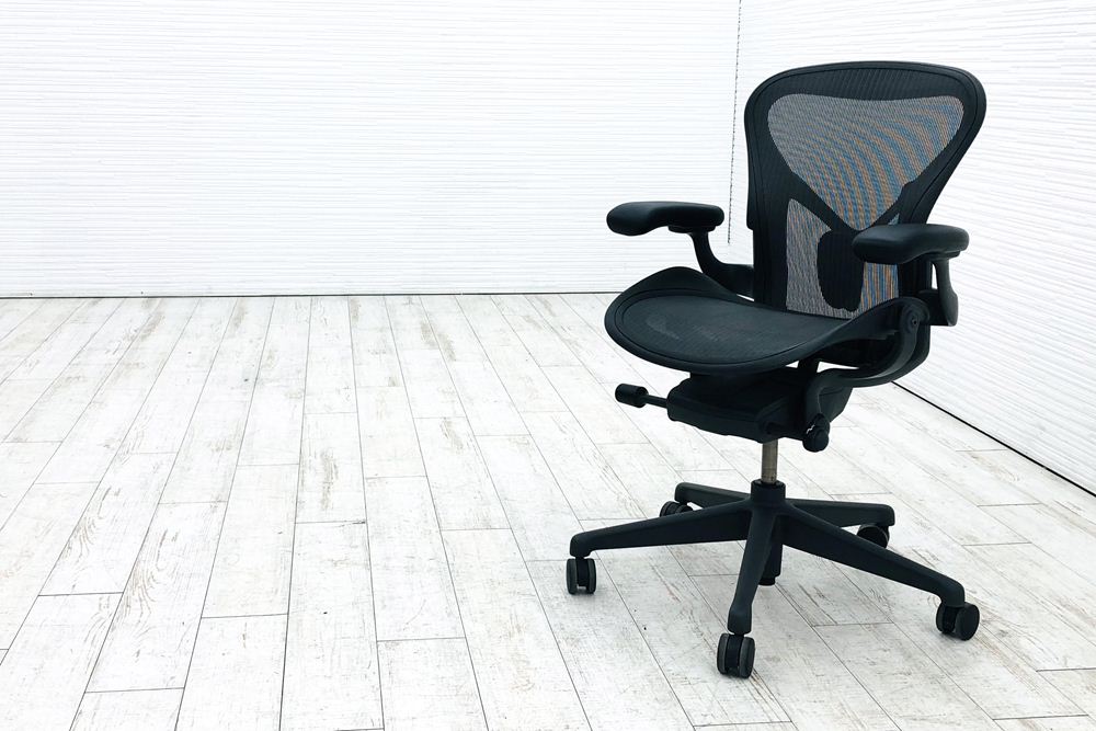 ハーマンミラー アーロンチェア リマスタード Aサイズ ライトシリーズ 中古 2018年製 Herman Miller Aeron Chairs 中古オフィス家具 グラファイト