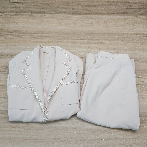 ◇ EVECHATEAU セットアップ 肩パット かわいい シンプル ひざ丈 ジャケット スカート サイズ13AR ベージュ レディース E 【中古】