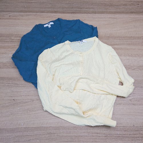 ◇ 《 UNIQLO ユニクロ まとめ売り2点セット サイズS フロントボタン ニット セーター カーディガン レディース 》 E 【中古】のサムネイル