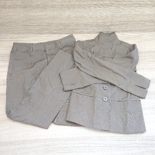 4℃ ヨンドシー カジュアル シンプル 薄手生地 キレイ系 セットアップ サイズ36 カーキ系 レディース 【中古】 4℃ ヨンドシー カジュアル シンプル 薄手生地 キレイ系 セットアップ サイズ36 カーキ系 レディース 【中古】