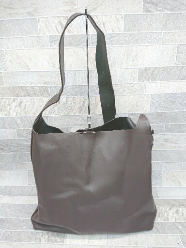 ◇ ◎ CHARLES & KEITH チャールズ&キース ポーチ付き ショルダーバッグ ブラウン レディース P 【中古】 ◇ ◎ CHARLES & KEITH チャールズ&キース ポーチ付き ショルダーバッグ ブラウン レディース P 【中古】