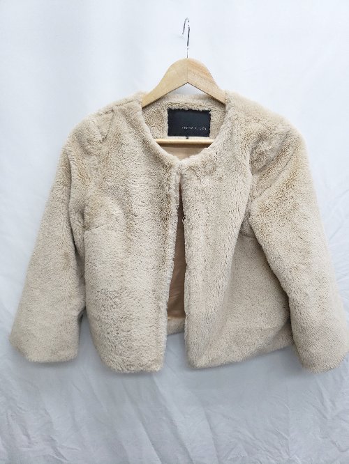 ◇ YECCA VECCA イェッカ ヴェッカ フェイクファー ノーカラー 長袖 ジャケット サイズF ベージュ レディース P 【中古】