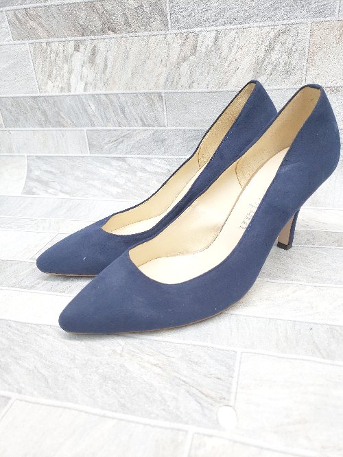 ◇ Θ Spick & Span ポインテッドトゥ ヒール パンプス サイズ37 ネイビー レディース P 【中古】管理番号140909003678120241115ベースS24/七付属品無素材スエード系/ラバーソール色ネイビーサイズサイズ37梱包サイズ3宅急便運賃一覧表はこちらをクリック採寸サイズ底長：約cm　底甲幅：約cm　ヒール：約8cmサイズガイドはこちらをクリックコンディションレベルCコンディション詳細はこちらをクリックコンディション詳細商品状態、状態の目安につきまして、あくまでも弊社基準による目安となっております。リユース品の特性上、大小様々なダメージが発生しており、全ての商品の全てのダメージ詳細を記載する事が難しい為、目安として記載をさせていただいております。二次流通品のご理解、ご納得を頂いた上、ご購入をお願い致します。
