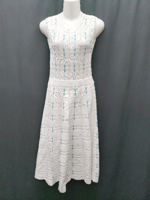 ◇ ⊂ Supreme.La.La. シュープリームララ ノースリーブ 膝下 ニット　ワンピース サイズM アイボリー レディース P 【中古】