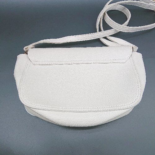 ◇ FAVORI ファボリ シンプル 大人 収納沢山 ショルダーバック アイボリー レディース E 【中古】