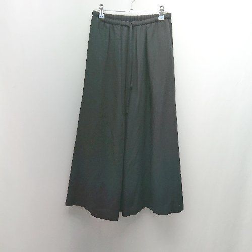 ◇ 23区 ウエストゴム 腰ひも調整 裏地 シンプル オシャレ ひざ丈 フレア スカート サイズ32 ブラック系..