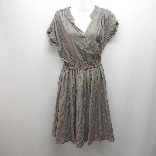 ◇ URBAN RESEARCH ROSSO ウエストゴム 裏地 Vネック プリーツ 半袖 ロング丈 ワンピース サイズF ブラウン系 レディース E 【中古】 ◇ URBAN RESEARCH ROSSO ウエストゴム 裏地 Vネック プリーツ 半袖 ロング丈 ワンピース サイズF ブラウン系 レディース E 【中古】